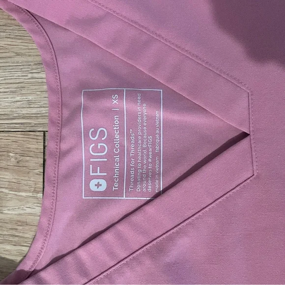 Figs chalk pink scrub top - Picture 5 of 6